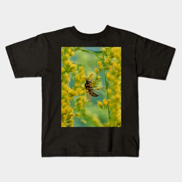 Out on a limb Kids T-Shirt by mbangert